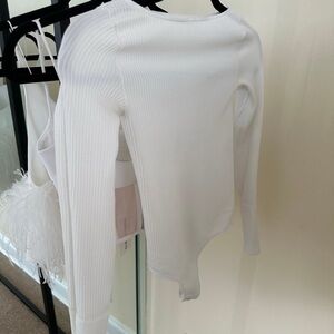 LAVARICE fitted bodysuit. White color. Size XS-S. Similar to brand Skims.